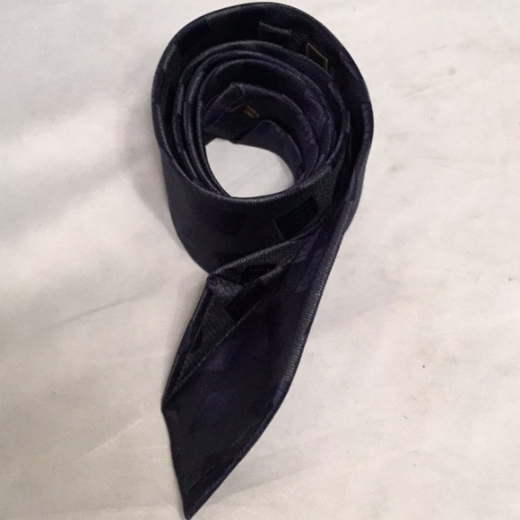 Jos A BANK RESERVE NWT NAVY GEOMETRIC REGULAR NECK WEAR - Picture 2 of 4